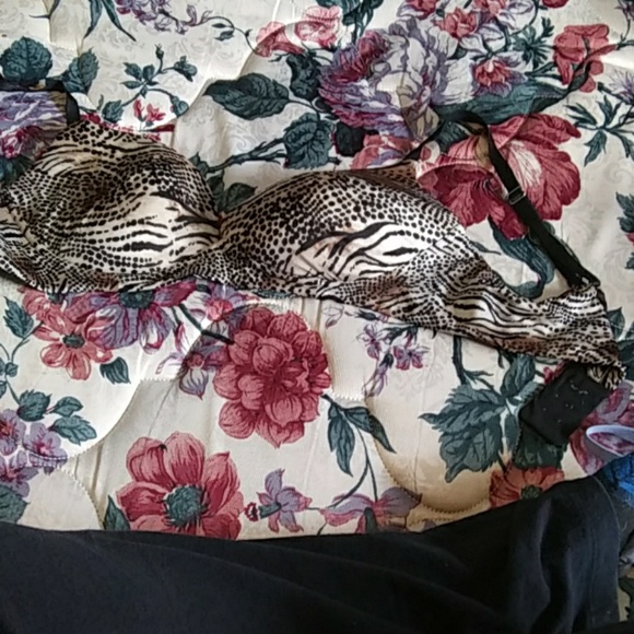 V.s. cheetah print bra - Picture 2 of 3